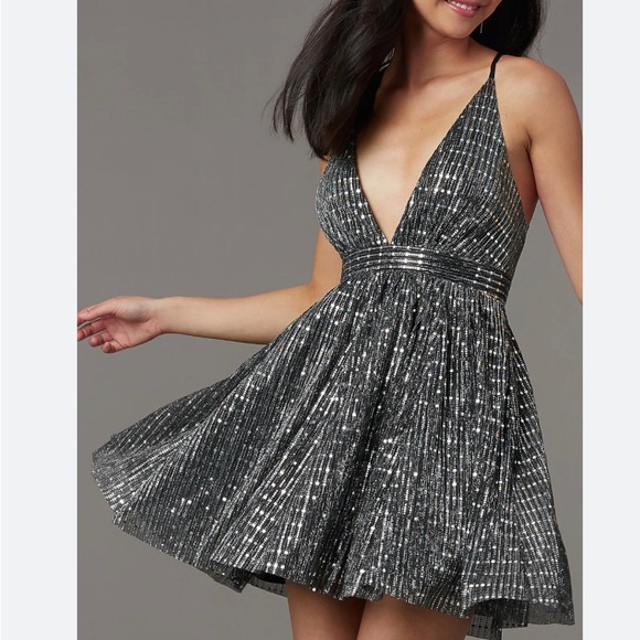 Luxxel Dresses & Skirts - Luxxel Mini Deep V-neck Metallic Party Cocktail Dress Size Large